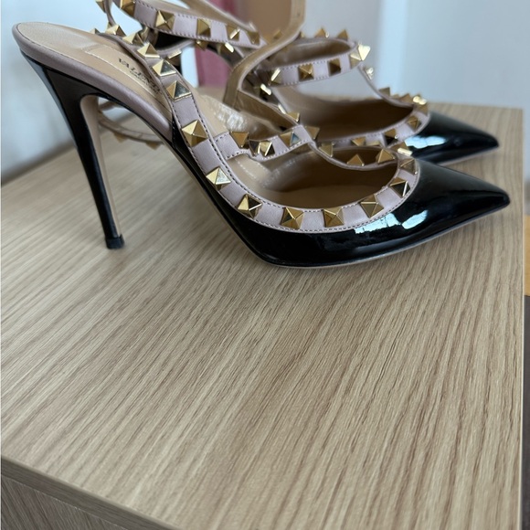 Valentino Garavani Black and Tan Rockstud Heels - Picture 3 of 3